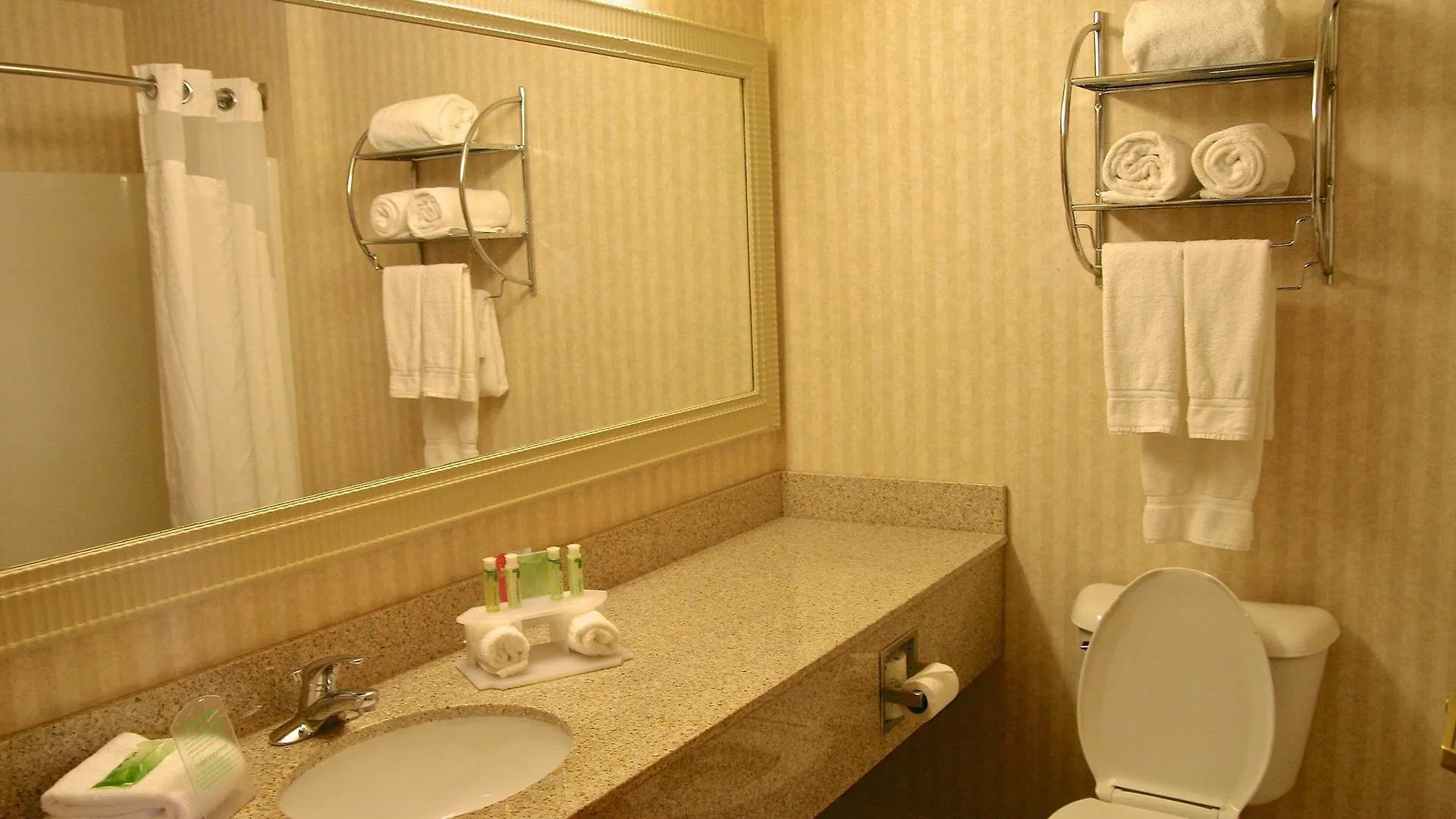 Holiday Inn Express Hotel & Suites Columbus Southeast Groveport By Ihg